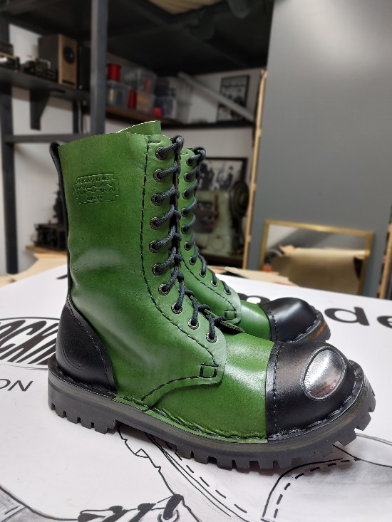 Cockney boots green and black 10 cs